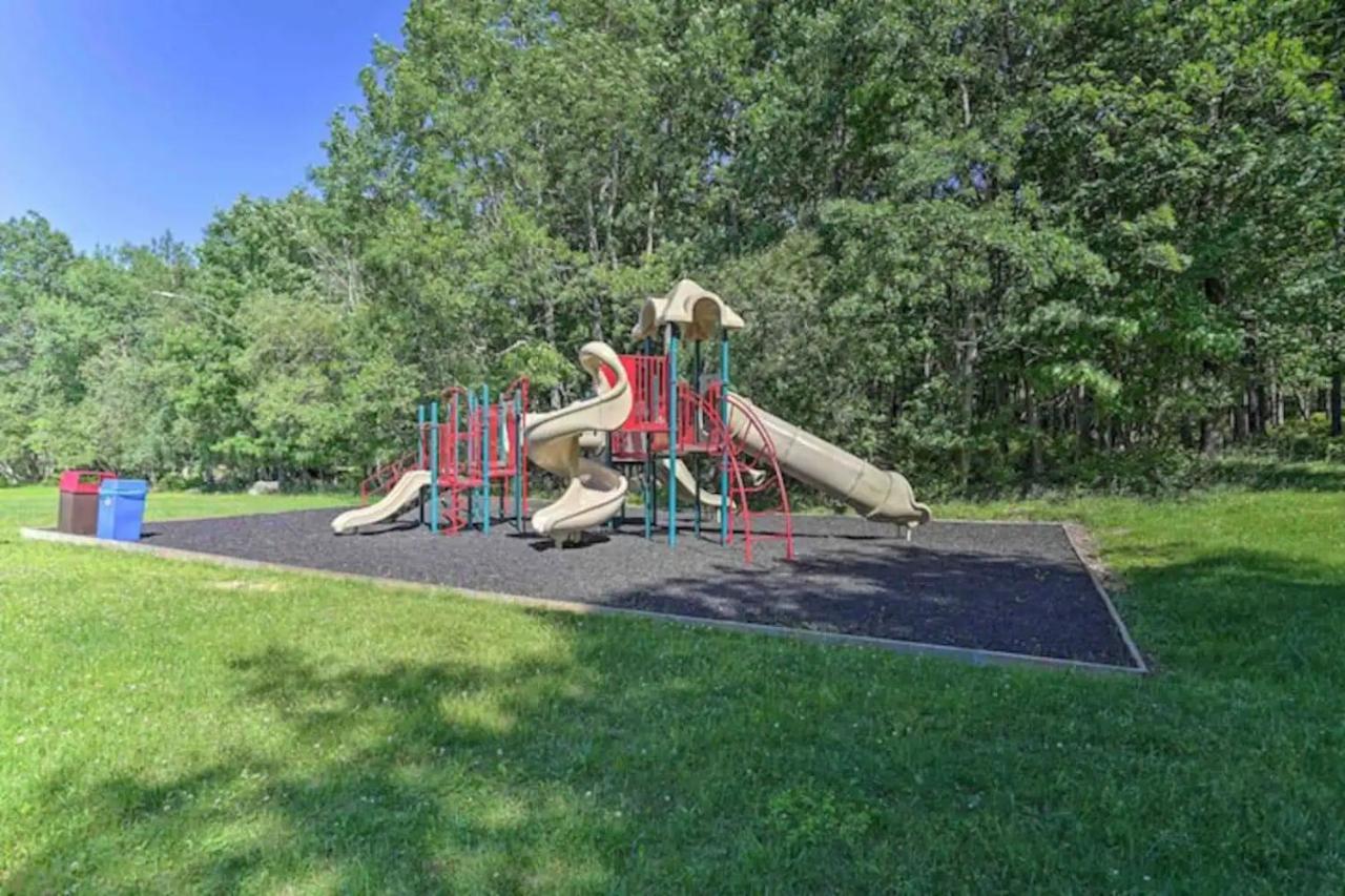 Fun Home 4 Endless Enjoyment With Game Room & Hot Tub Long Pond Buitenkant foto